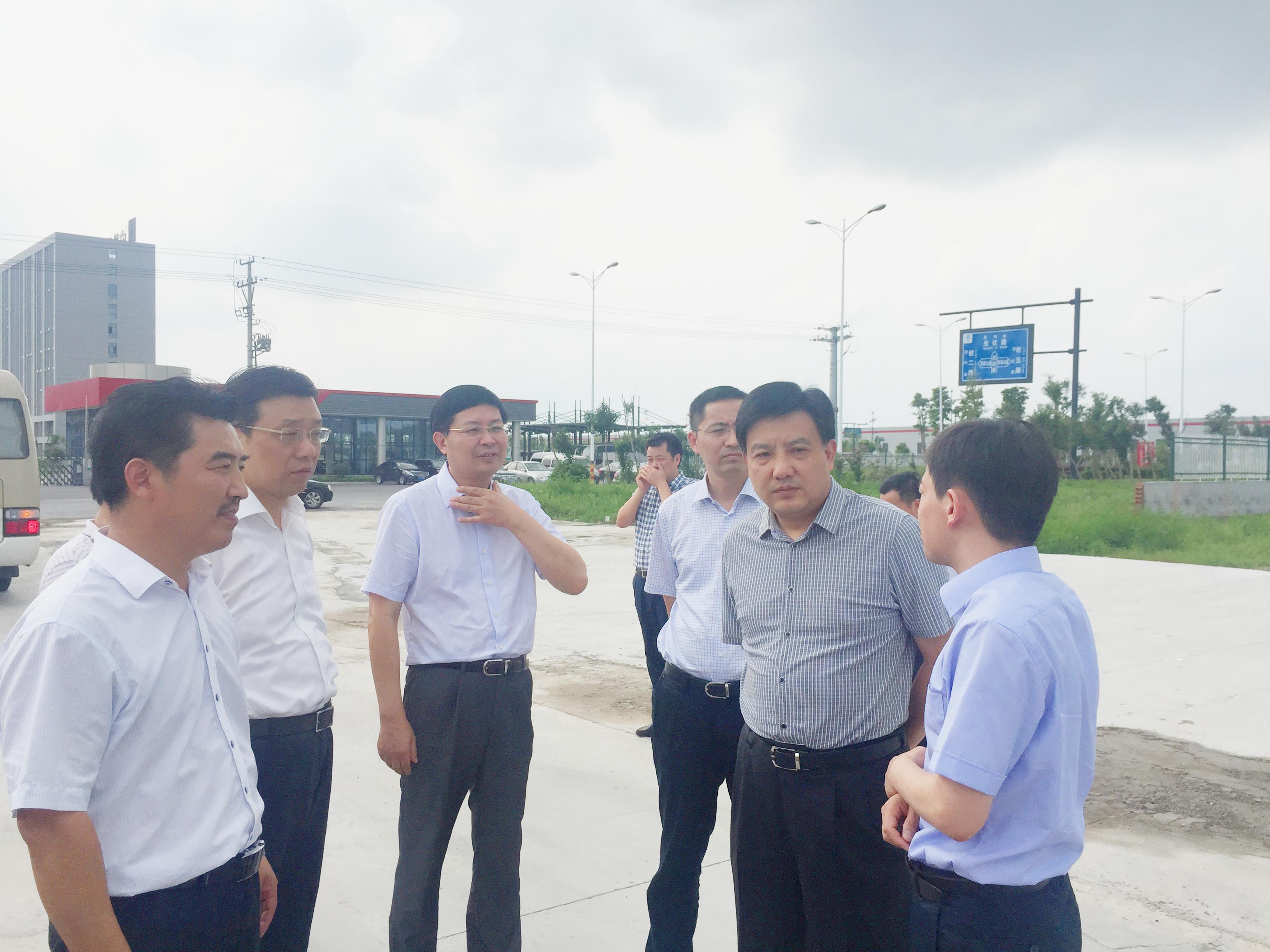 盐城市亭湖区委书记区人大常委会主任李东成一行调研盐城远致达轨道